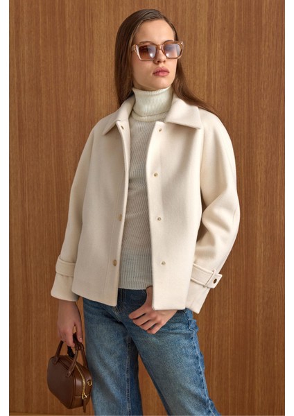 Çıt Çıt Kapamalı Pat Detaylı Kısa Kaban EKRU 3163