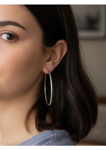 Kadın 925 Ayar Gümüş Mat Dokulu Orta Boy 4 cm Halka Küpe