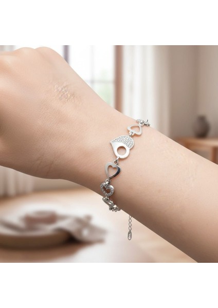 Kadın 925 Ayar Gümüş Kalpli Modeli Zirkon Taşlı Bileklik