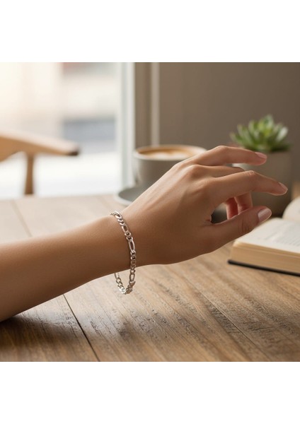 Kadın 925 Ayar Gümüş Figaro Modeli 4 mm Genişliği Bileklik