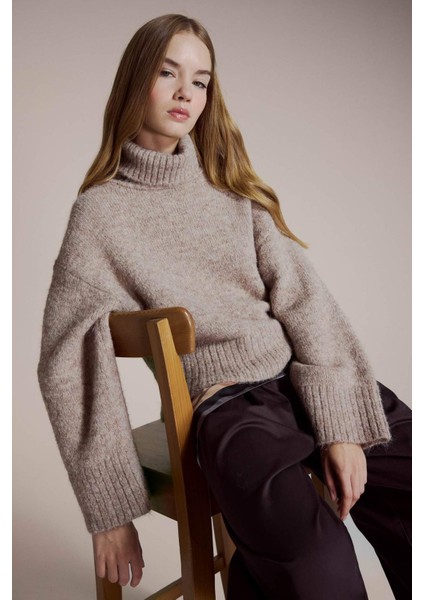 Yün Karışımlı Balıkçı Yaka Oversize Fit Triko Kazak F3252AX25WN