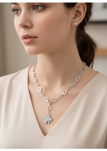 Kadın 925 Ayar Gümüş Zirkon Taşlı Yonca Sallantılı Kolye ,uzun Taşlı Kolye