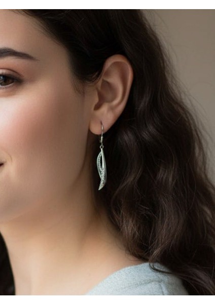 Kadın 925 Ayar Gümüş Zirkon Taşlı Yaprak Sallantılı Küpe