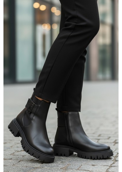 Siyah Hakiki Deri Kaymaz Taban Fermuarlı Kadın Bot Premium 23783-1 Z