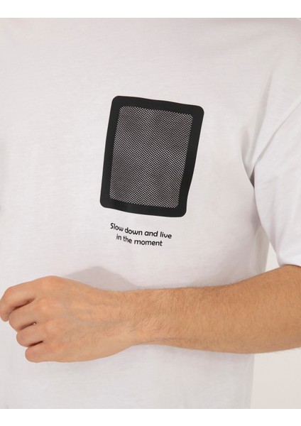 Erkek Beyaz Comfort Fit Baskılı Bisiklet Yaka Tişört 50262628-VR013