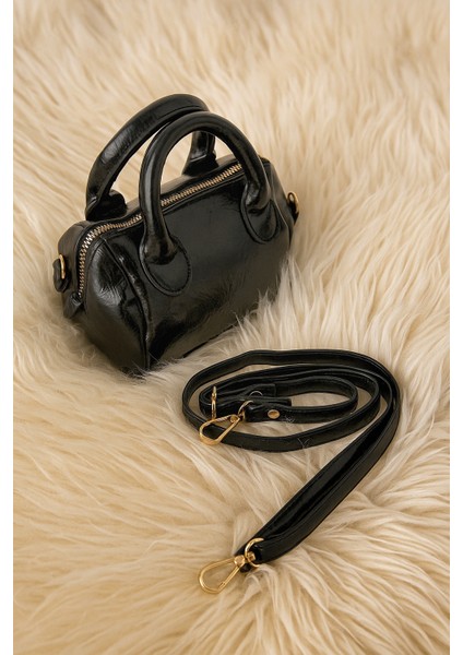 Siyah Rugan Kadın Çanta