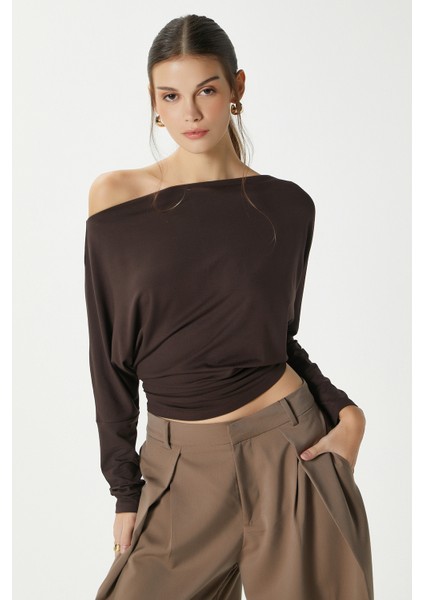 Kadın Grace Asimetrik Omuz Detay Kahverengi Bluz fiyatları