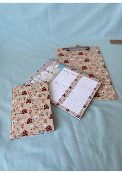 Sekreterlik Dosyası, Defter ve Haftalık Planlayıcı 3’lü Kırtasiye Seti – Okul ve Ofis Hediye Seti