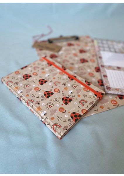 Sekreterlik Dosyası, Defter ve Haftalık Planlayıcı 3’lü Kırtasiye Seti – Okul ve Ofis Hediye Seti