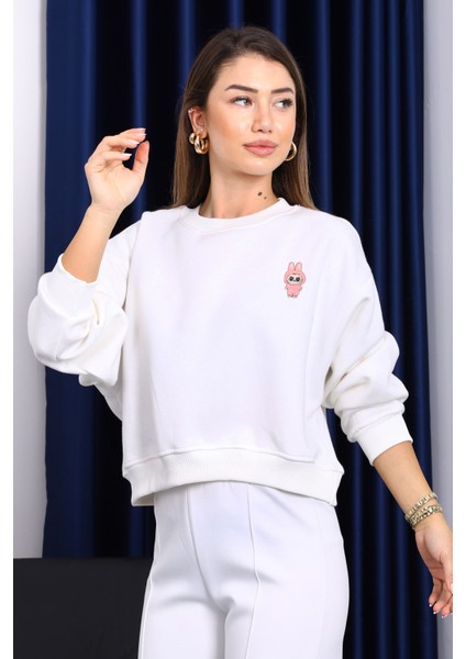 Ekru Bisiklet Yaka Nakışlı Üç İplik Kısa Oversize Sweat