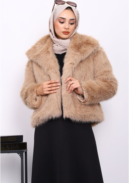 Bej Astarlı Kısa Kürk Kaban