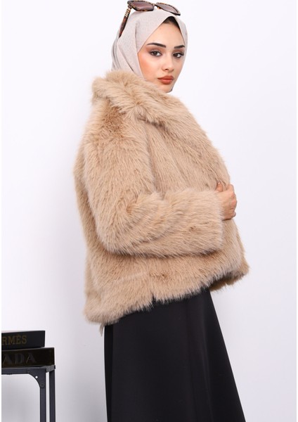 Bej Astarlı Kısa Kürk Kaban fırsatları