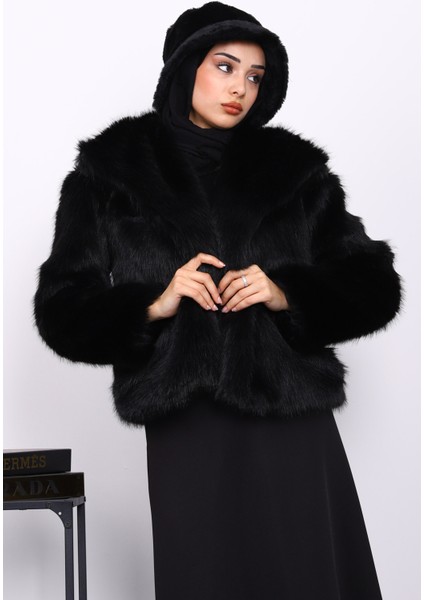 Siyah Astarlı Kısa Kürk Kaban