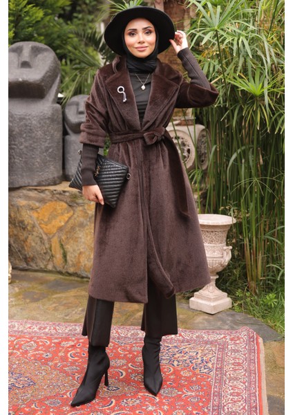 Kahverengi Kolları Örgü Detaylı Angora Kaban