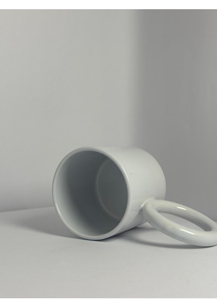 Daire Kulplu Kişiye Özel Tasarım Porselen Kupa | Yelkovan Studio modelleri