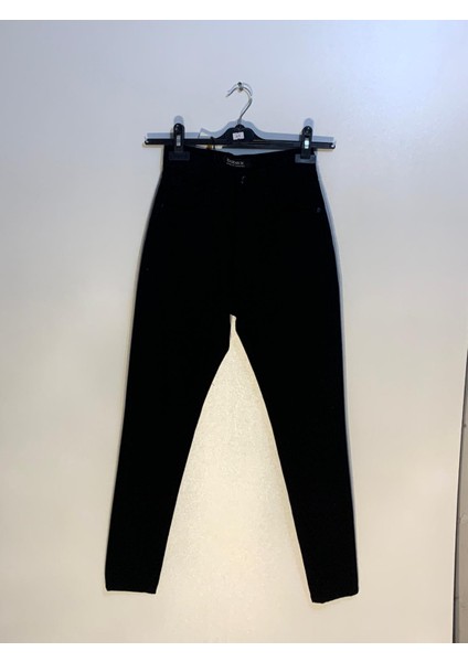 Kadın Pantolon – Şıklığın ve Konforun Buluşması