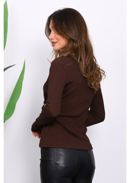 Kahverengi Toka Detaylı Kruvaze Yaka Fitilli Bluz fırsatları