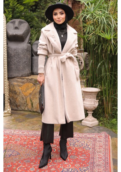 Bej Kolları Örgü Detaylı Angora Kaban