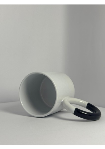 Daire Kulplu Kişiye Özel Tasarım Porselen Kupa | Yelkovan Studio modelleri