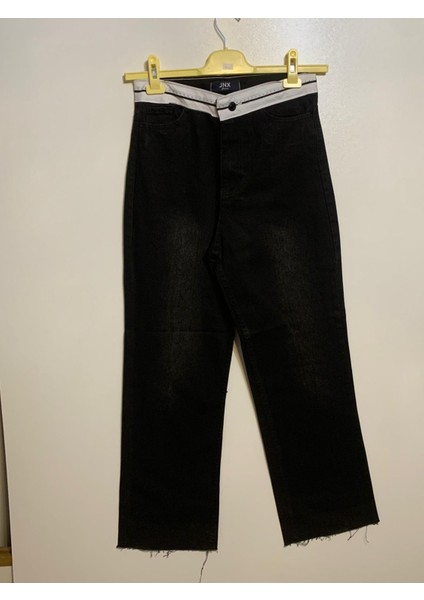 Kadın Pantolon – Şıklığın ve Konforun Buluşması