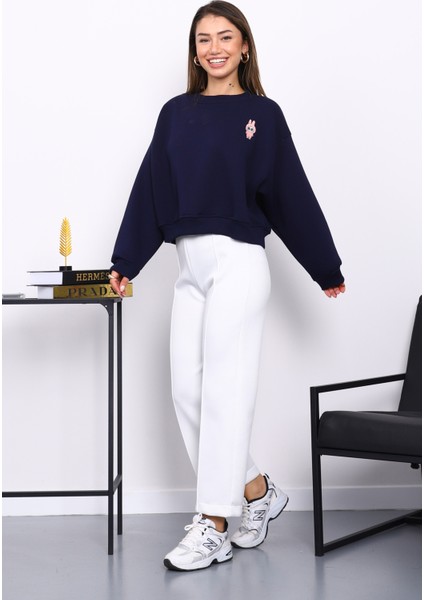 Lacivert Bisiklet Yaka Nakışlı Üç İplik Kısa Oversize Sweat fiyatları