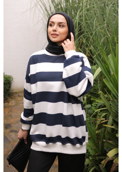 Lacivert Bisiklet Yaka Üç İplik Sweat fiyatları