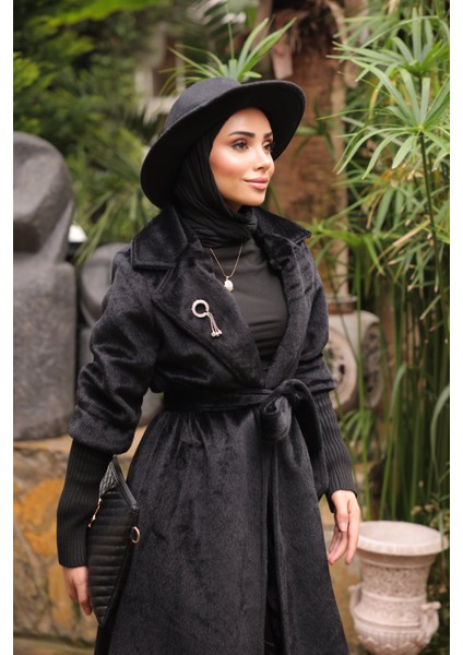 Siyah Kolları Örgü Detaylı Angora Kaban modelleri