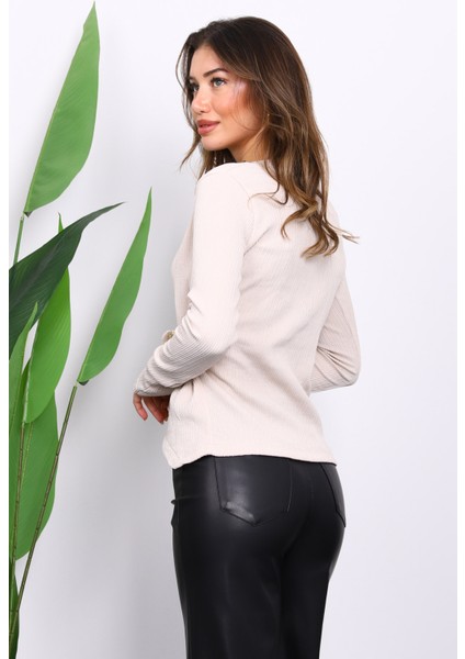 Taş Toka Detaylı Kruvaze Yaka Fitilli Bluz modelleri