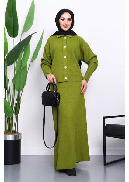 Yeşil Gömlek Yaka Düğmeli Triko Etekli Takım