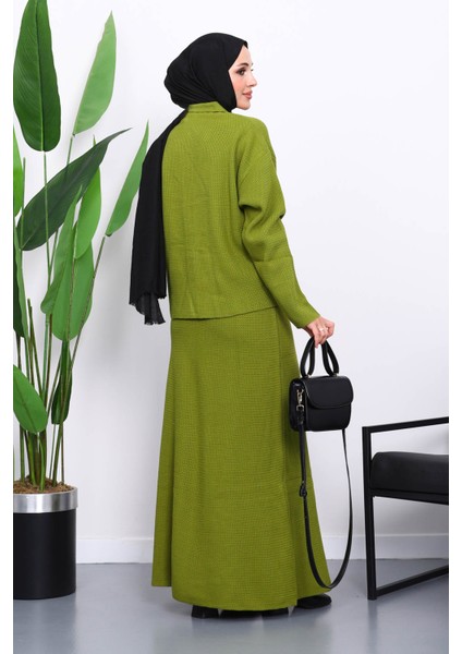 Yeşil Gömlek Yaka Düğmeli Triko Etekli Takım fırsatları