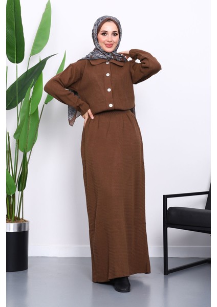 Kahverengi Gömlek Yaka Düğmeli Triko Etekli Takım