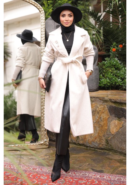 Krem Kolları Örgü Detaylı Angora Kaban