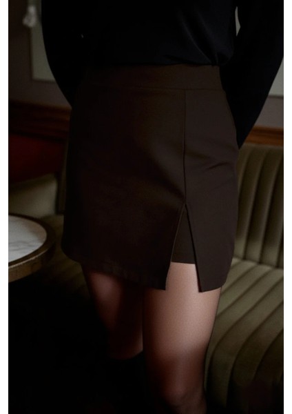 Büyük Beden Likralı Çift Yırtmaç Şortlu Etek Kahverengi