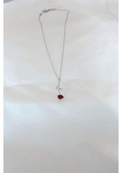 Bfs Gümüş Kaplama Kırmızı Gül Figürlü Kadın Kolye fiyatları