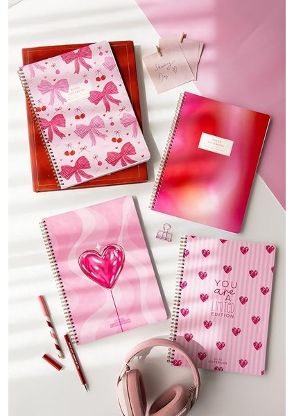 A4 Spiralli Karton Kapak 4’lü Set Çizgili Okul Defteri 80 Yaprak, Ders Programlı Kırmızı Kalp