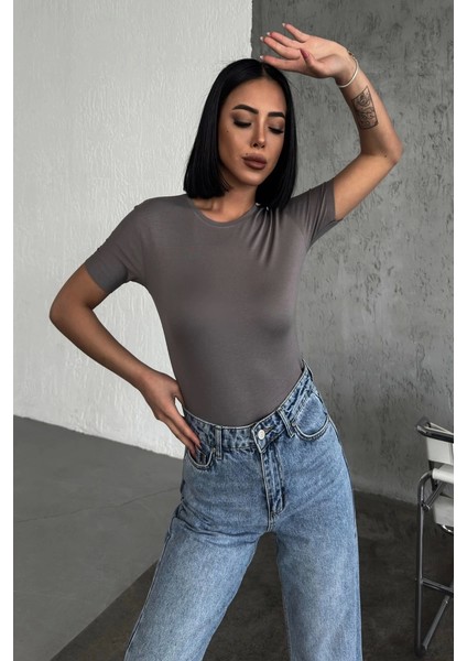 Rahat ve Şık Kısa Kollu Bisiklet Yaka Likralı Viskon Penye Body Füme ( Lisinya )