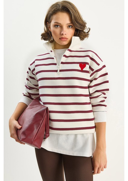 Kadın Kalp Nakışlı Dik Yaka Yarım Fermuarlı Çizgili Sweatshirt