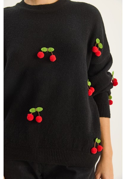 Kadın Bisiklet Yaka Kiraz Aksesuarlı Regular Triko Kazak