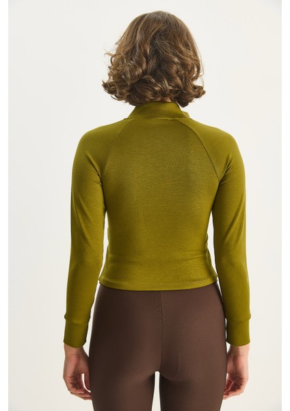 Kadın Fermuarlı Dik Yaka Fitted Çift Cepli Sporcu Hırka