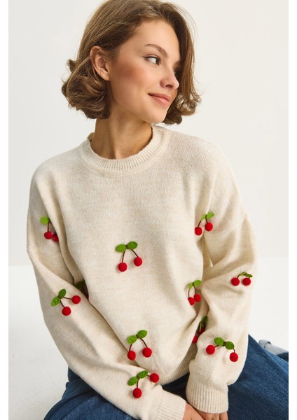 Kadın Bisiklet Yaka Kiraz Aksesuarlı Regular Triko Kazak fiyatları