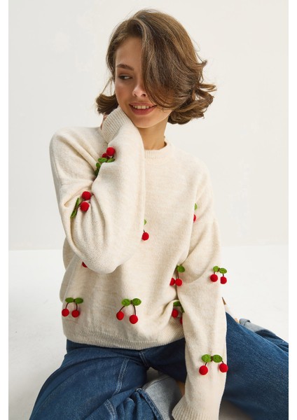 Kadın Bisiklet Yaka Kiraz Aksesuarlı Regular Triko Kazak modelleri