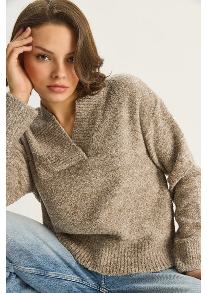 Kadın Özel Dokulu V Yaka Buklet Triko Kazak