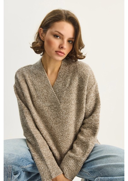 Kadın Özel Dokulu V Yaka Buklet Triko Kazak fiyatları