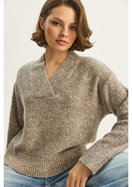 Kadın Özel Dokulu V Yaka Buklet Triko Kazak fırsatları