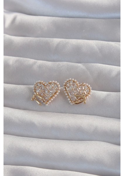 Bfs Pirinç Gold Renk Fiyonk Detay Incili Zirkon Taşlı Kalp Küpe