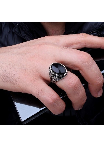 Onix Taşlı Oval Model 925 Ayar Gümüş Erkek Yüzük