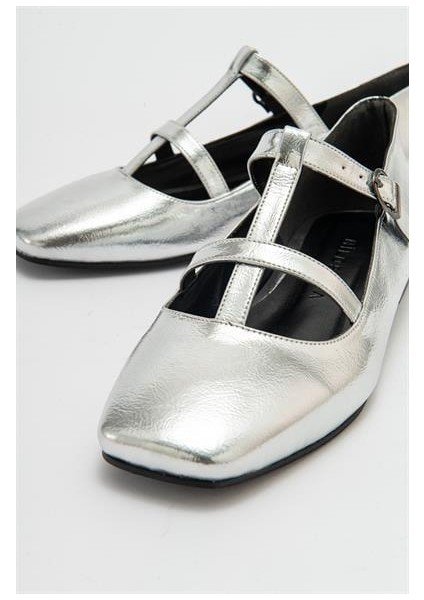 Kadın FSTA Gümüş Metalik Tokalı Babet