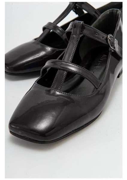 Kadın FSTA Siyah Rugan Tokalı Babet