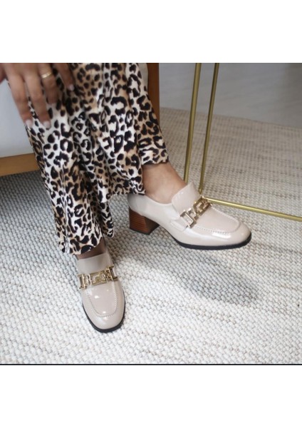 D25KA-995 Kadın Hakiki Rugan Deri Klasik Topuklu Ayakkabı Siyah