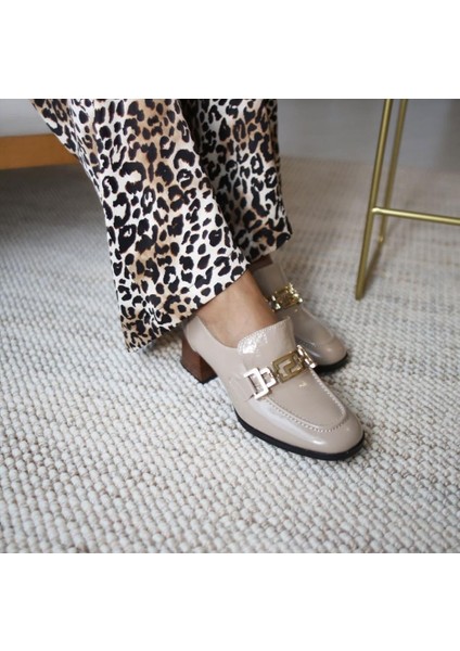 D25KA-995 Kadın Hakiki Rugan Deri Klasik Topuklu Ayakkabı Siyah fiyatları